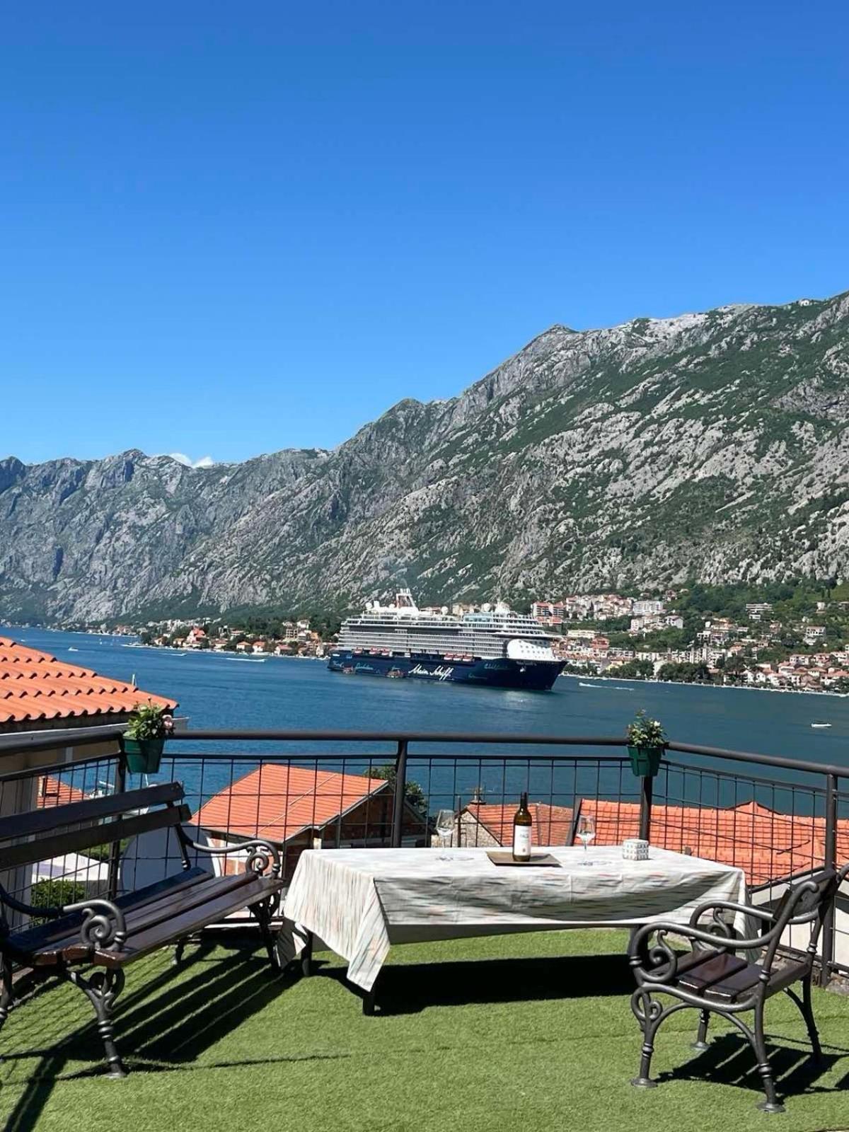 Asija Leilighet Kotor Eksteriør bilde